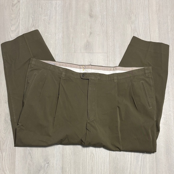 🔥BUNDLESALE Mens 54/31 Saint Hilaire Classic Pleated Chinos Pants Khakis - Picture 1 of 8